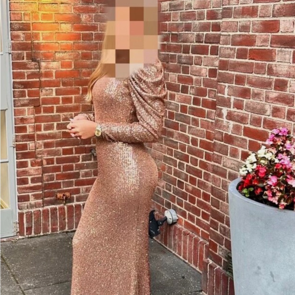 Elegant Gold Sequin Gown